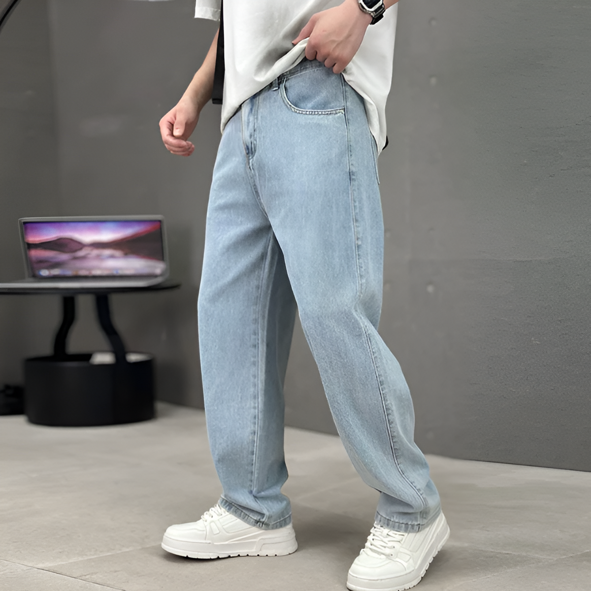 Men’s Classic Straight‑Leg Jeans with Modern Pockets