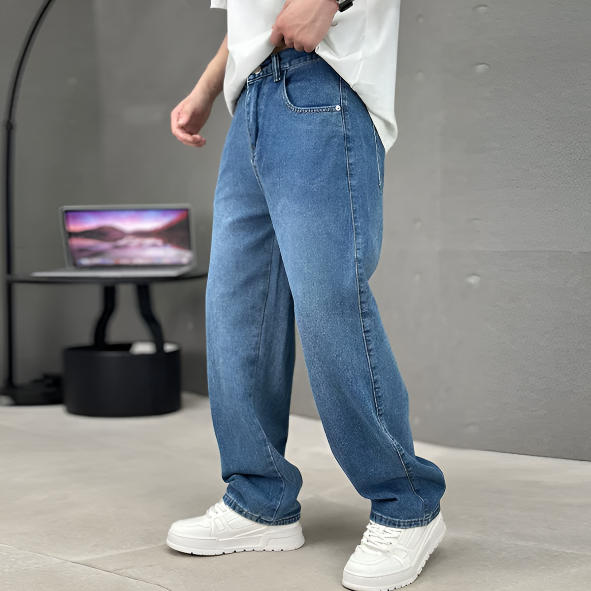 Men’s Classic Straight‑Leg Jeans with Modern Pockets